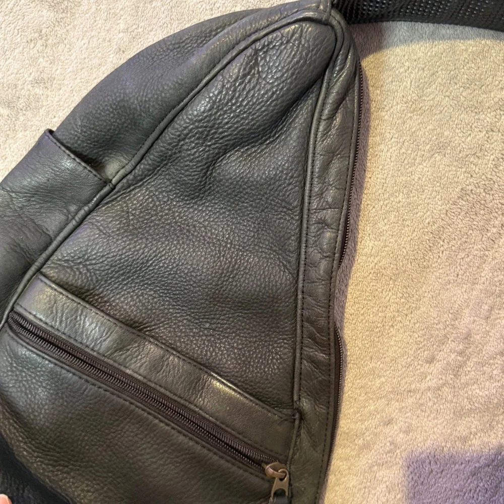 L.L. Bean Traveler Healthy Back Bag AmeriBag Medium Black Leather Sling Backpack